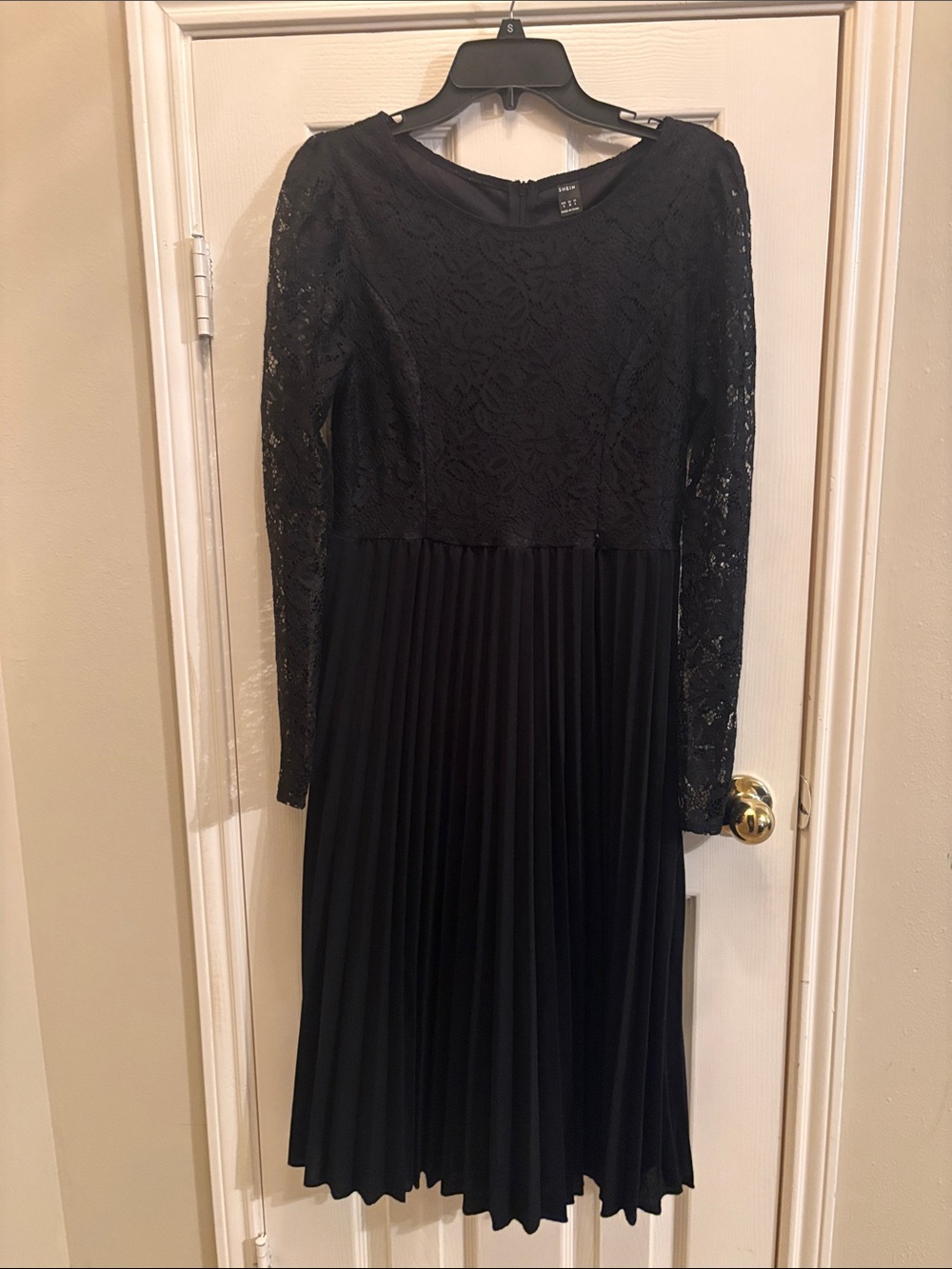 SHEIN Black Lace Long Sleeve Pleated Midi Dress